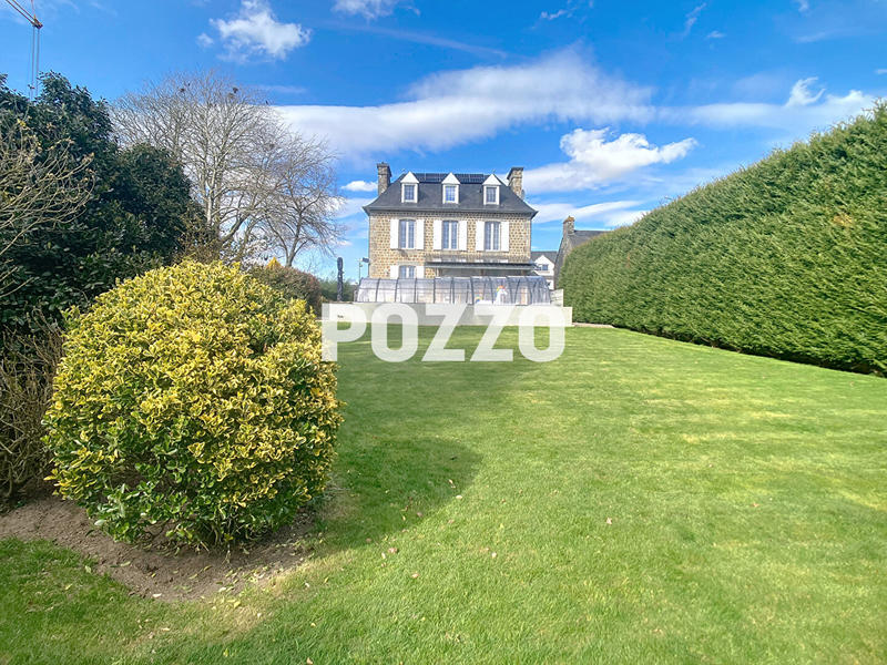 Maison - 207 m² - 8 pièces