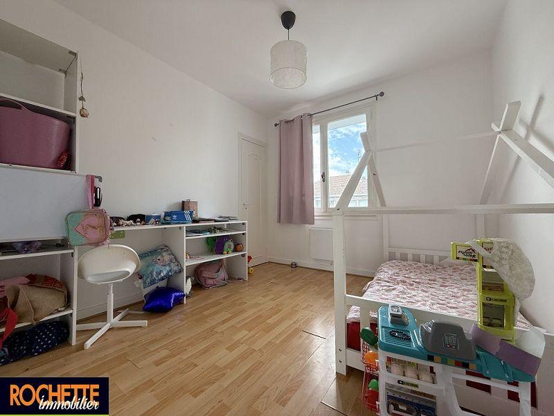 Maison traditionnelle - 147 m² - 6 pièces