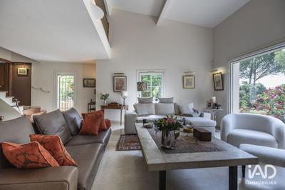 Maison - 300 m² - 6 pièces