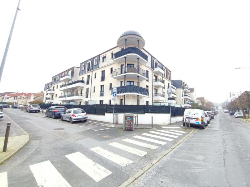 Studio - 25 m² - 1 pièce