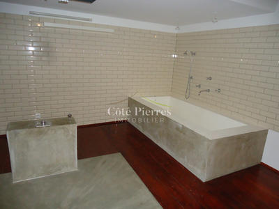 Appartement - 200 m² - 3 pièces