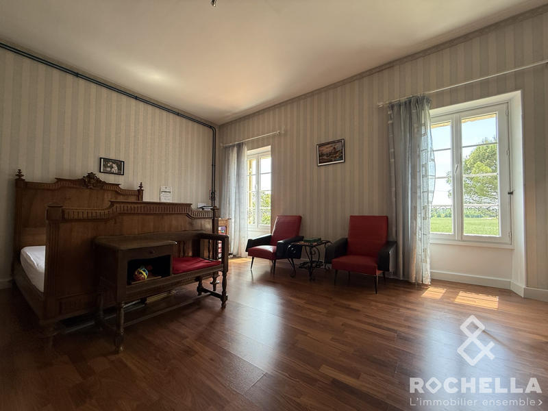 Maison ancienne - 305 m² - 11 pièces