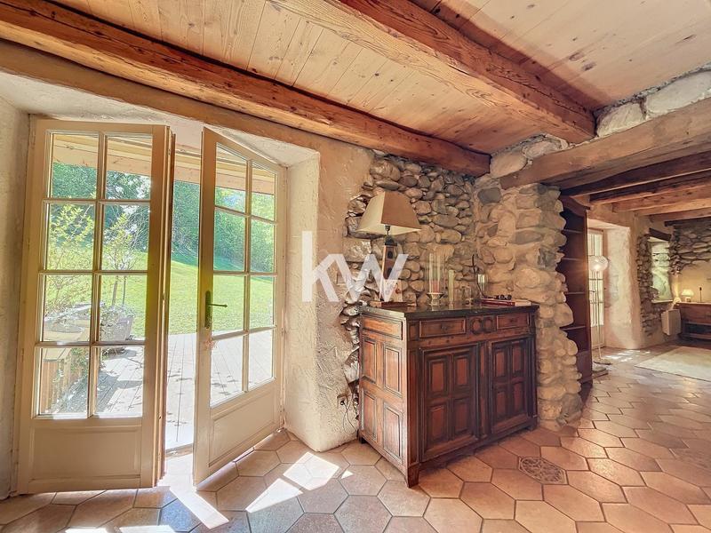 Maison en pierre - 305 m² - 8 pièces