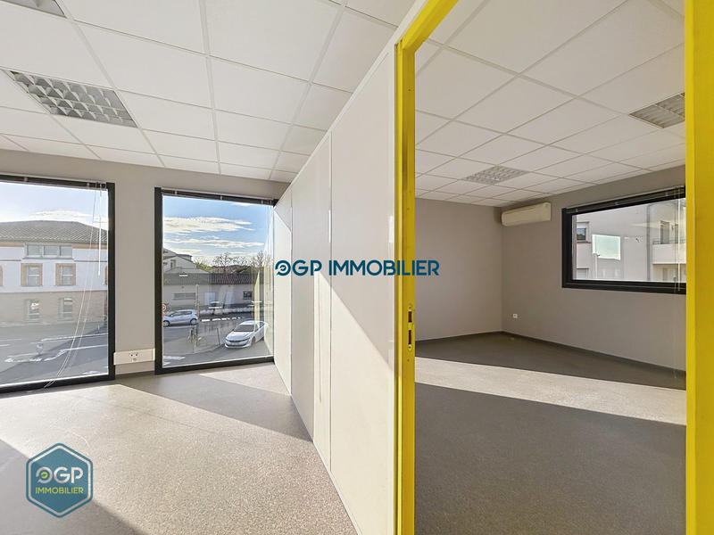 Local commercial - 130 m² - 5 pièces