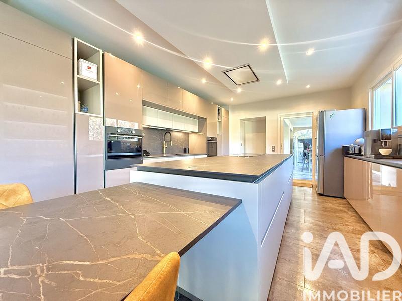 Maison - 365 m² - 11 pièces