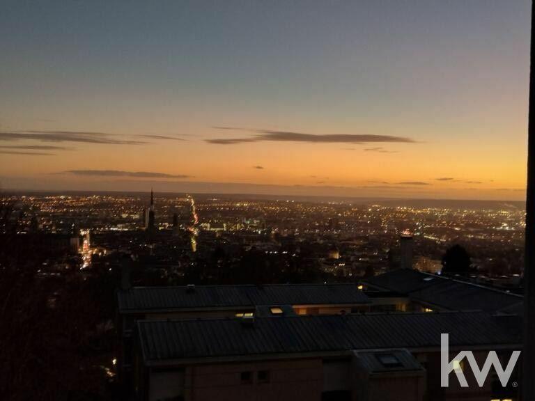 Appartement - 96 m² - 5 pièces