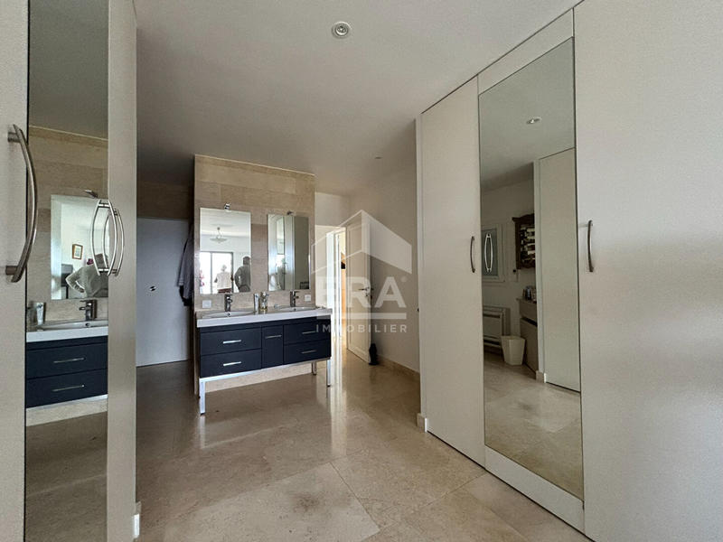 Maison - 225 m² - 7 pièces