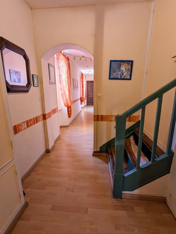 Maison - 201 m² - 6 pièces