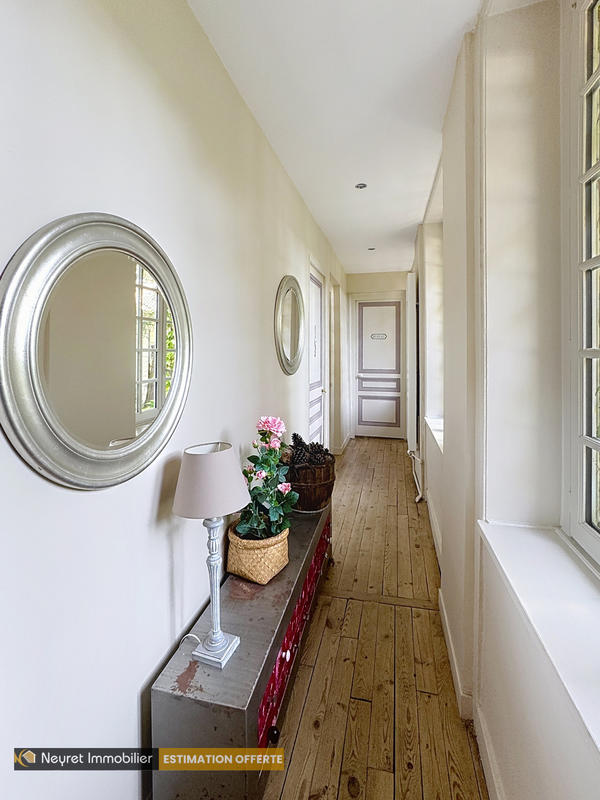 Maison - 300 m² - 10 pièces