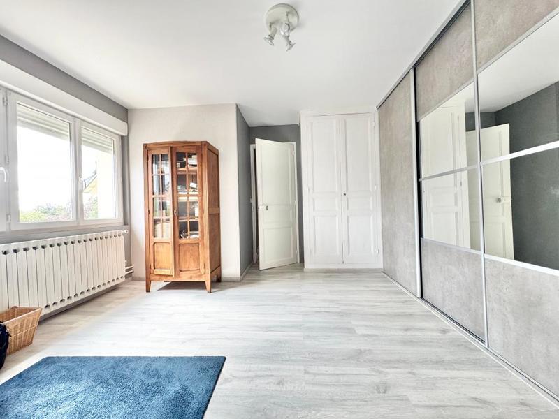 Maison - 240 m² - 5 pièces