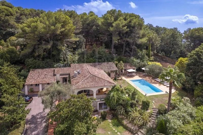 Villa - 282 m² - 6 pièces