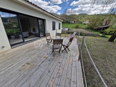 Maison traditionnelle - 102 m² - 4 pièces