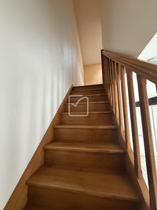 Maison - 217 m² - 9 pièces