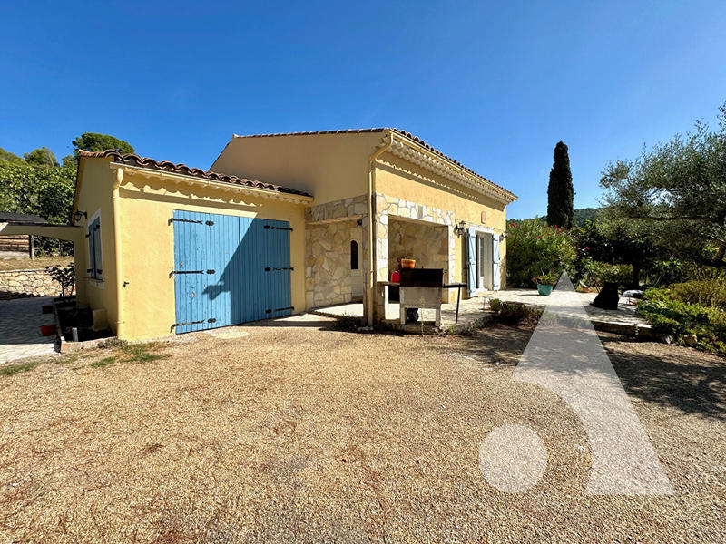 Maison - 247 m² - 7 pièces