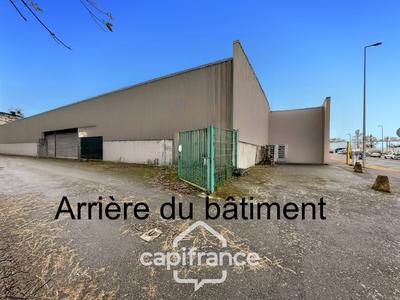 Local commercial - 750 m² - 2 pièces
