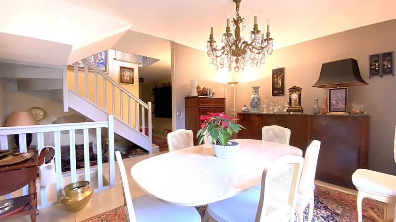 Maison - 246 m² - 7 pièces