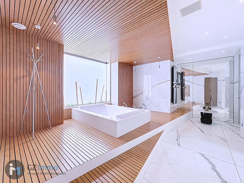 Maison - 942 m² - 9 pièces