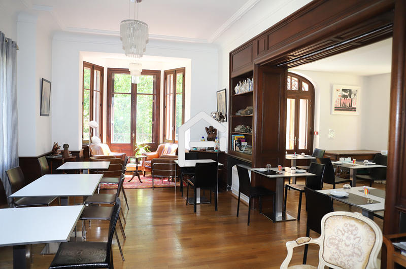 Maison - 1 000 m² - 28 pièces