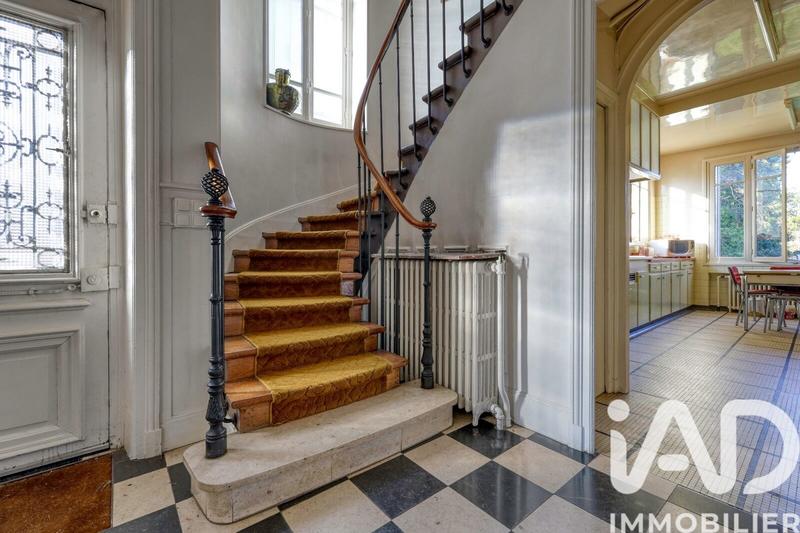 Maison - 227 m² - 10 pièces
