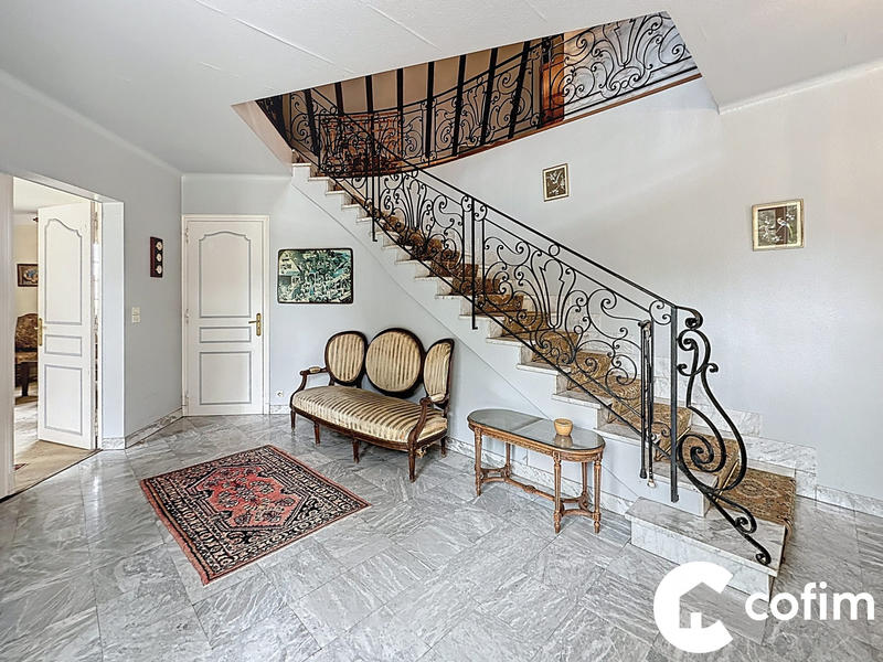 Villa - 250 m² - 8 pièces