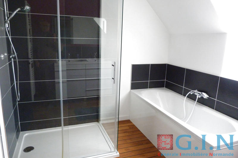 Maison - 201 m² - 9 pièces