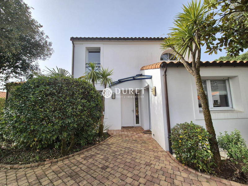 Maison - 205 m² - 6 pièces