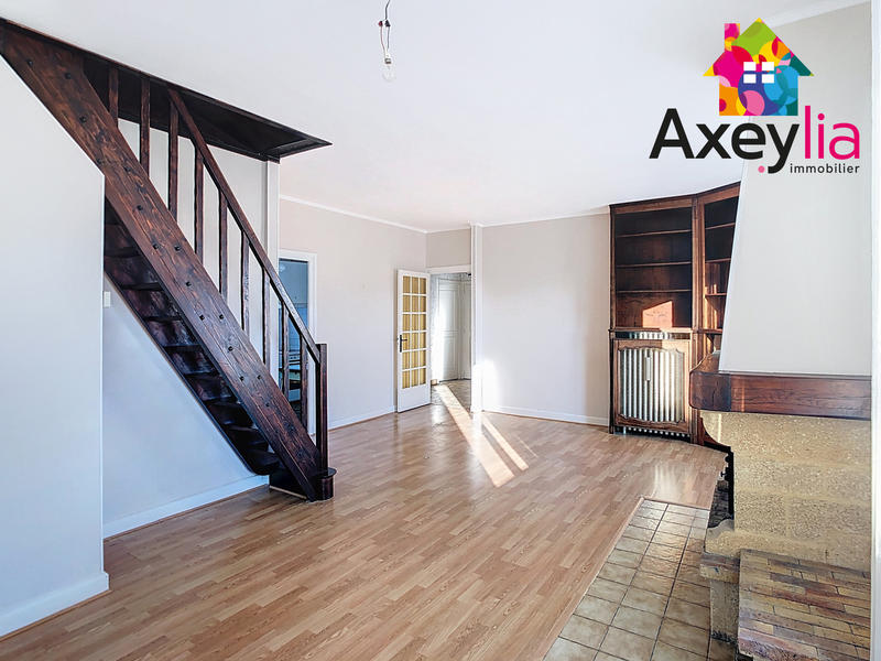 Maison - 94 m² - 8 pièces