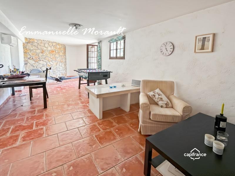 Propriété - 267 m² - 8 pièces