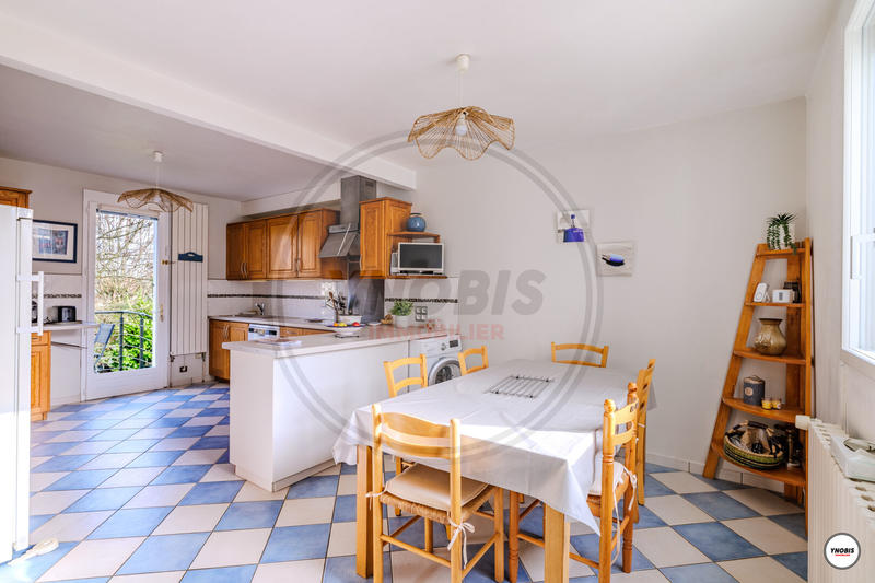 Maison - 202 m² - 7 pièces