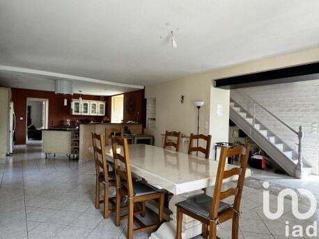 Maison - 277 m² - 8 pièces