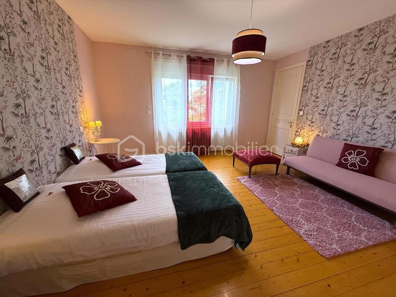 Maison - 303 m² - 10 pièces