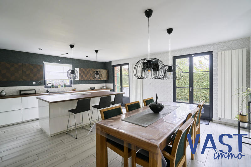 Maison - 217 m² - 6 pièces