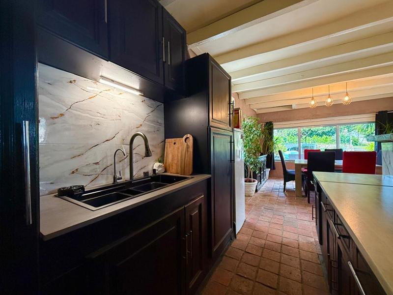 Maison - 260 m² - 11 pièces