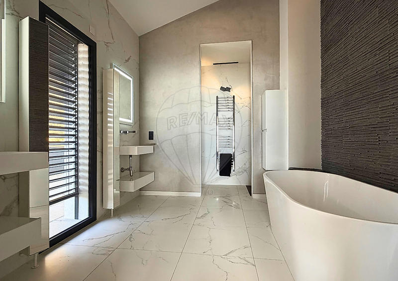 Villa - 232 m² - 6 pièces