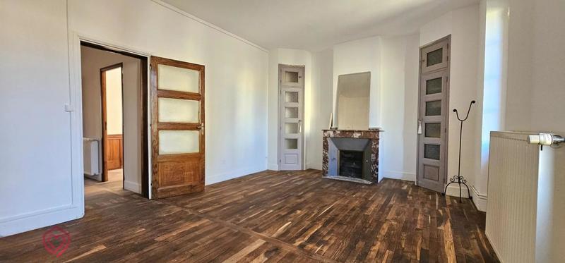 Maison - 270 m² - 12 pièces