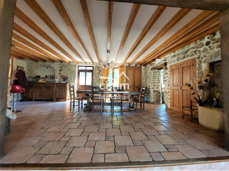 Maison - 215 m² - 7 pièces