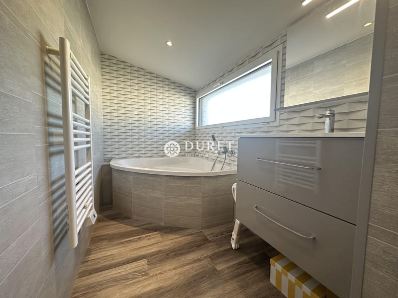 Maison - 178 m² - 9 pièces