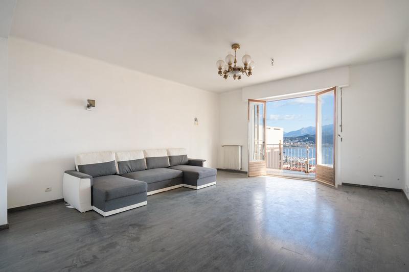 Appartement - 93 m² - 4 pièces