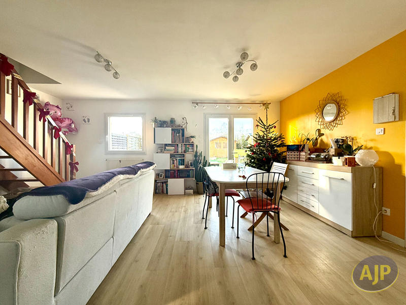 Maison - 104 m² - 6 pièces