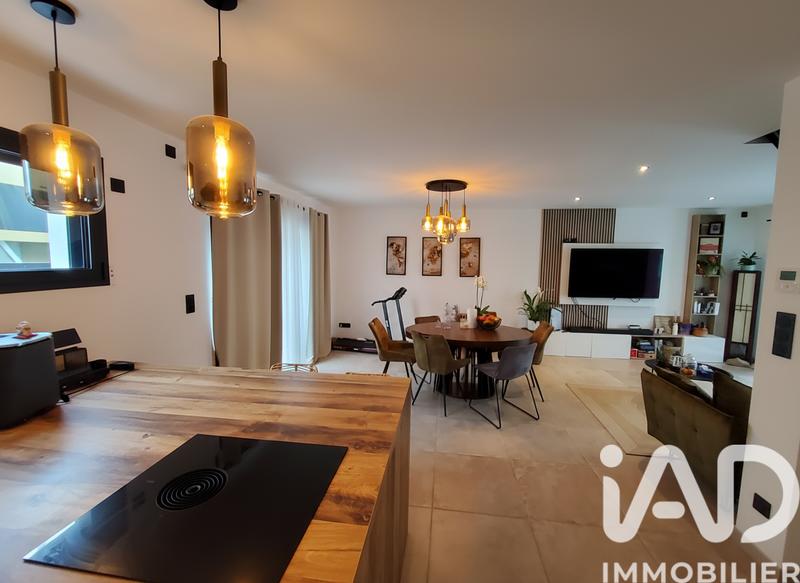 Maison - 93 m² - 4 pièces