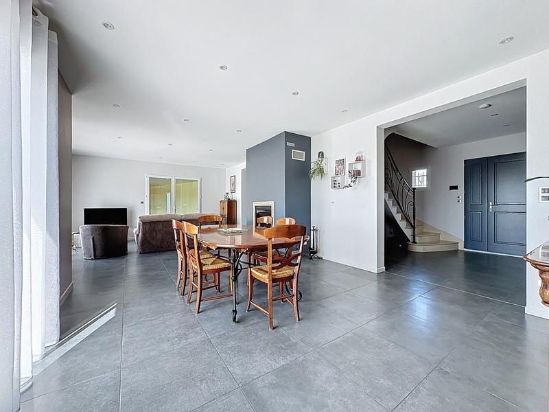 Villa - 256 m² - 9 pièces