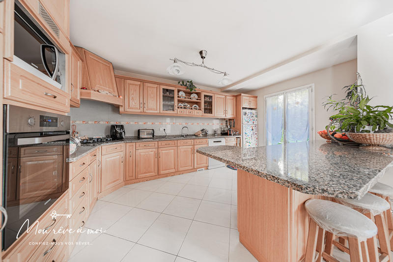 Maison - 170 m² - 6 pièces