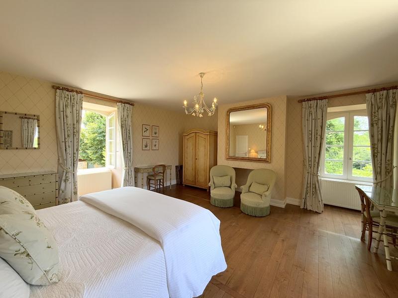 Maison - 243 m² - 6 pièces