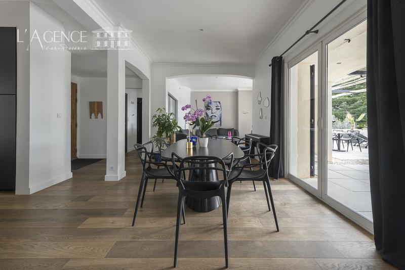 Maison - 270 m² - 6 pièces