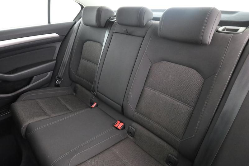 Volkswagen Passat 1.6 Tdi BlueMotion Tech Connect Dsg7 120 ch