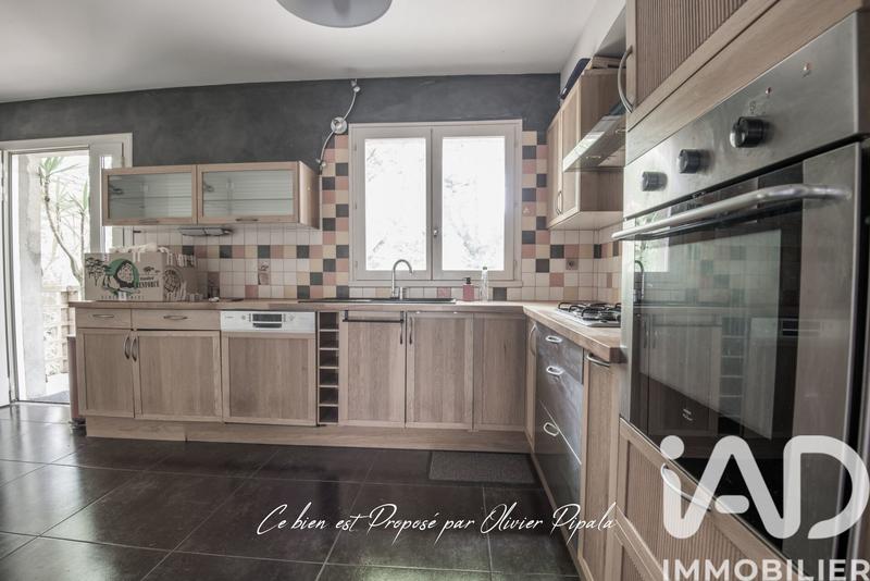 Maison - 182 m² - 9 pièces