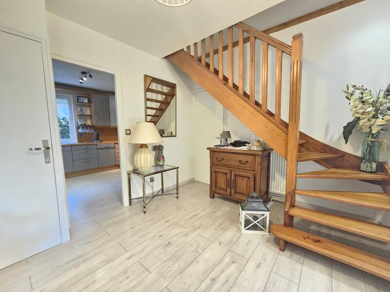 Maison traditionnelle - 107 m² - 6 pièces