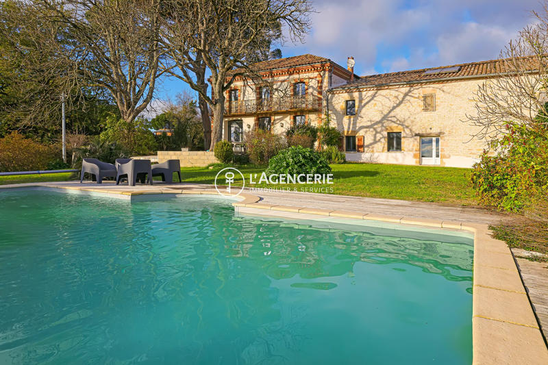 Maison - 280 m² - 8 pièces