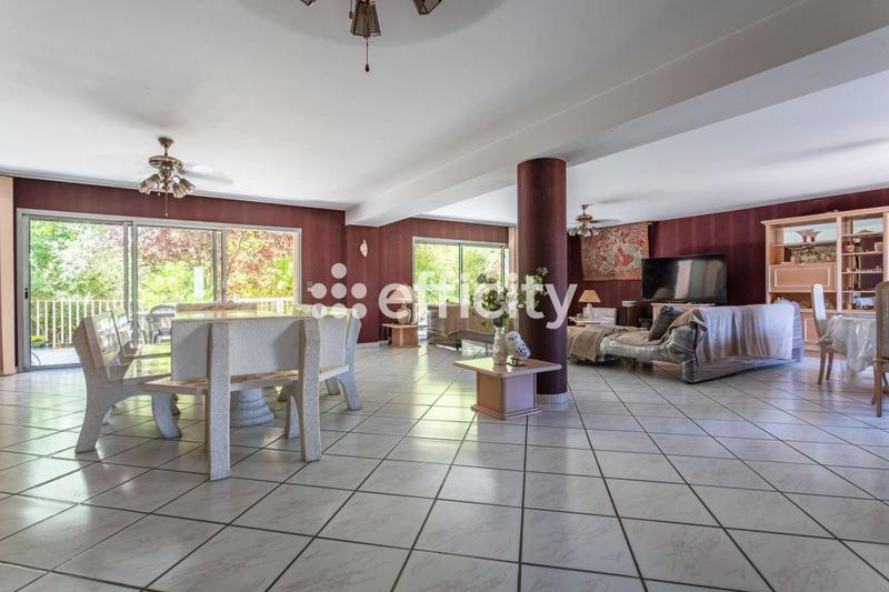 Maison - 497 m² - 9 pièces