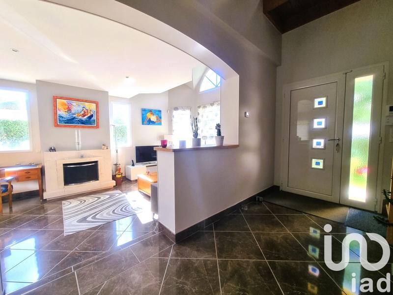 Maison - 202 m² - 9 pièces